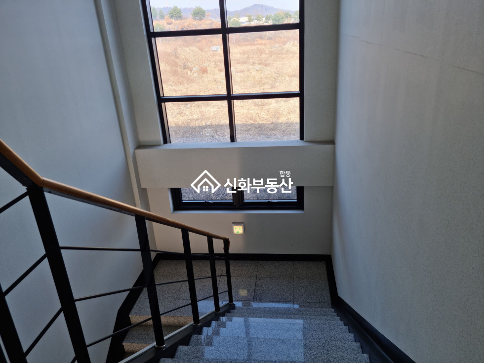 충북 청주청원구 오창읍 성재리 오창3산단 내 공장 전기800 호이스트 2기 천막동 330평 매매 매물번호 10827 사진 8